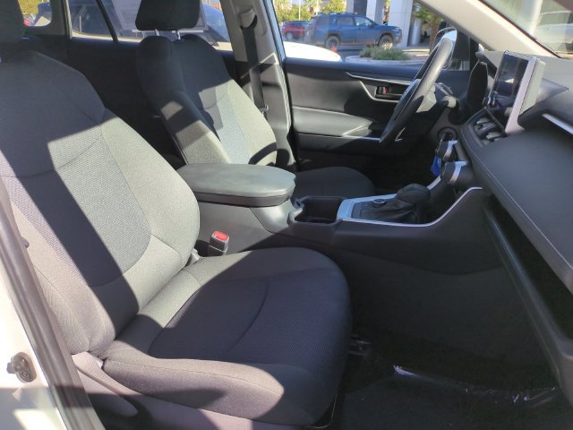 Used 2024 Toyota RAV4 LE AWD/4WD image 31