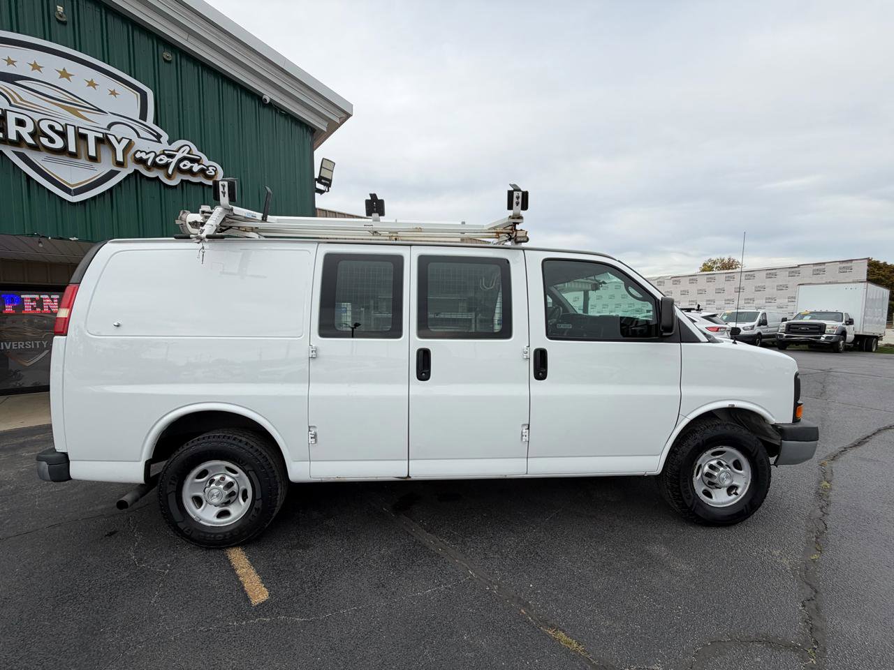 Used 2014 Chevrolet Express 2500 RWD image 2