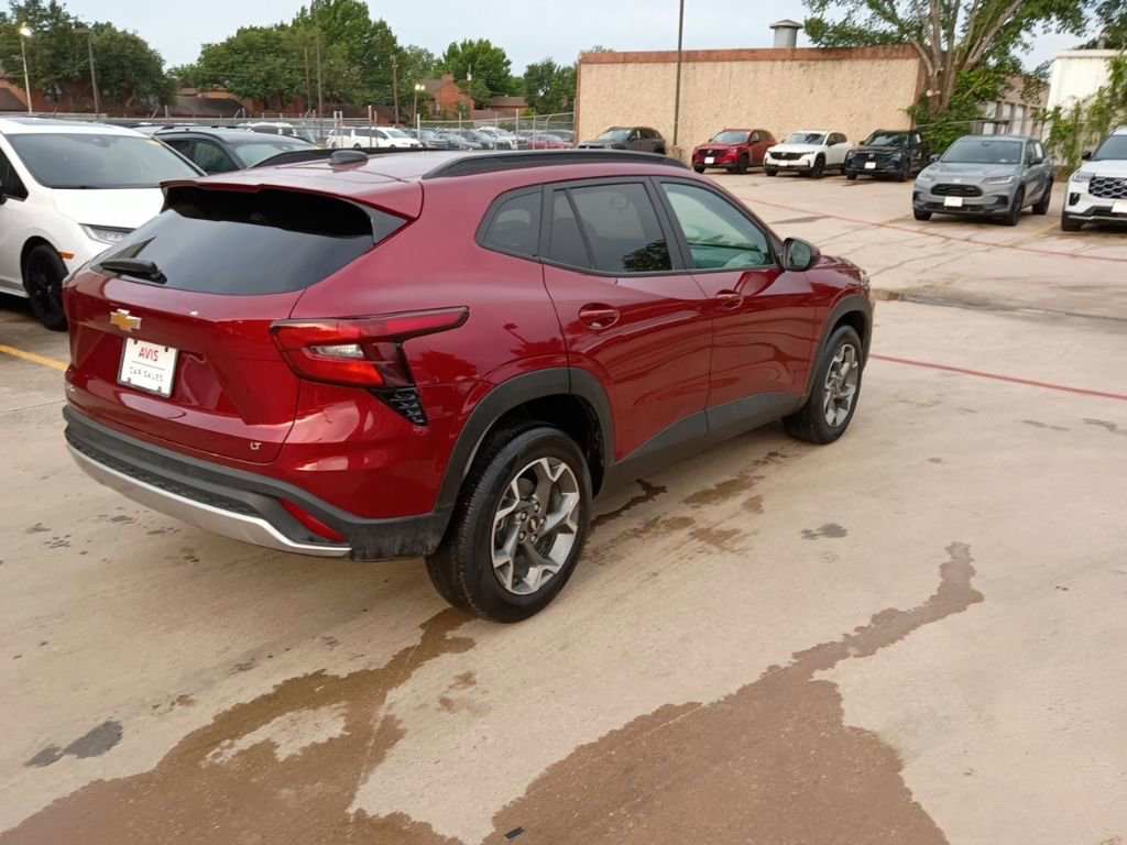 Used 2025 Chevrolet Trax LT w/ LT Convenience Package FWD image 7