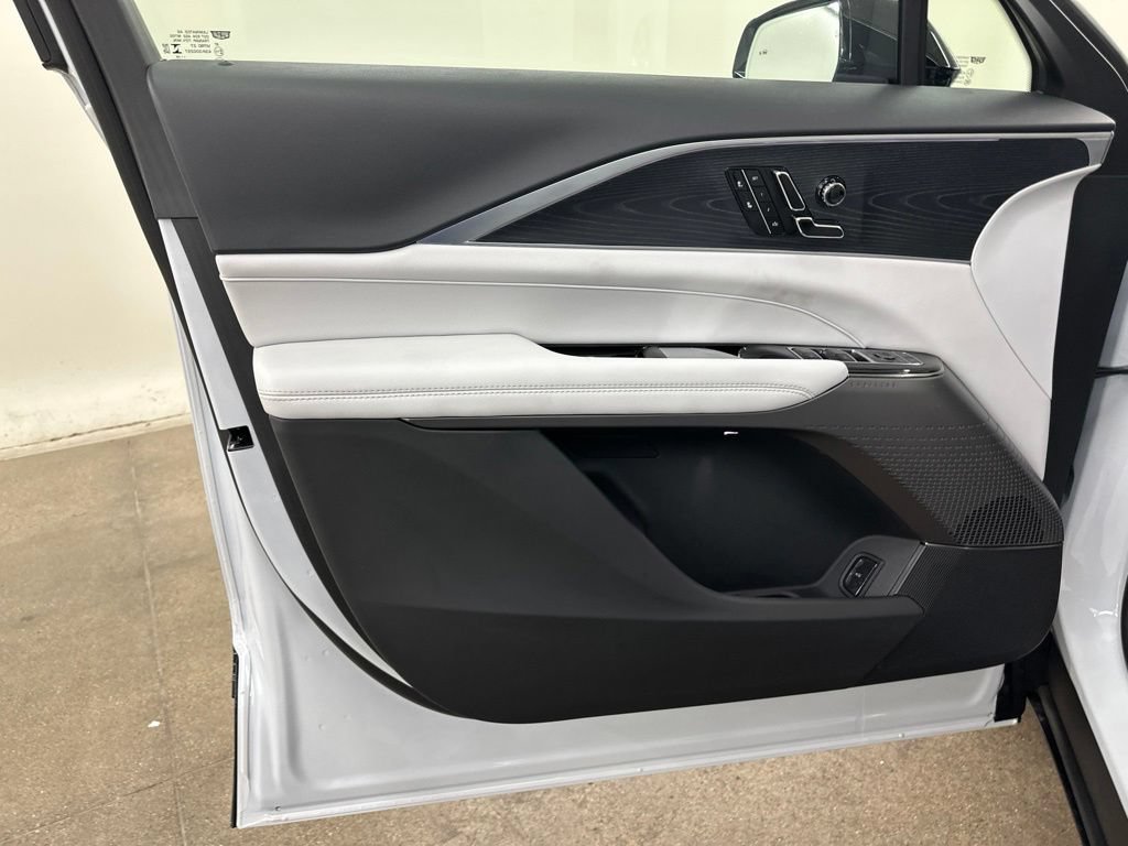 New 2026 Cadillac Lyriq Luxury AWD/4WD image 32