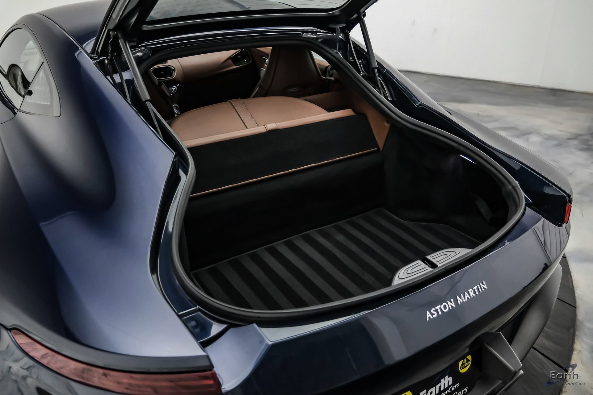 Used 2020 Aston Martin V8 Vantage Coupe RWD image 82