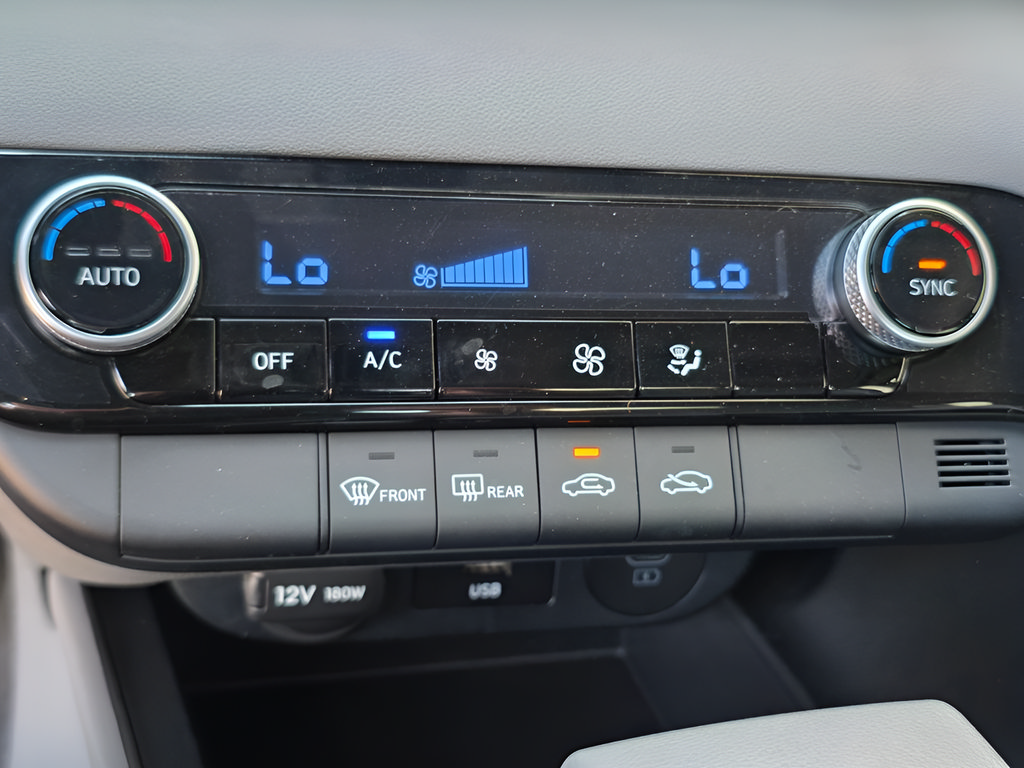 Used 2026 Hyundai Elantra Hybrid FWD image 27