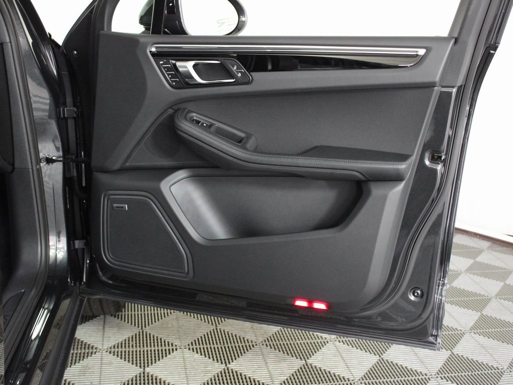 Used 2026 Porsche Macan image 36