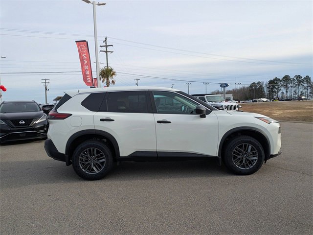 Used 2023 Nissan Rogue S image 2
