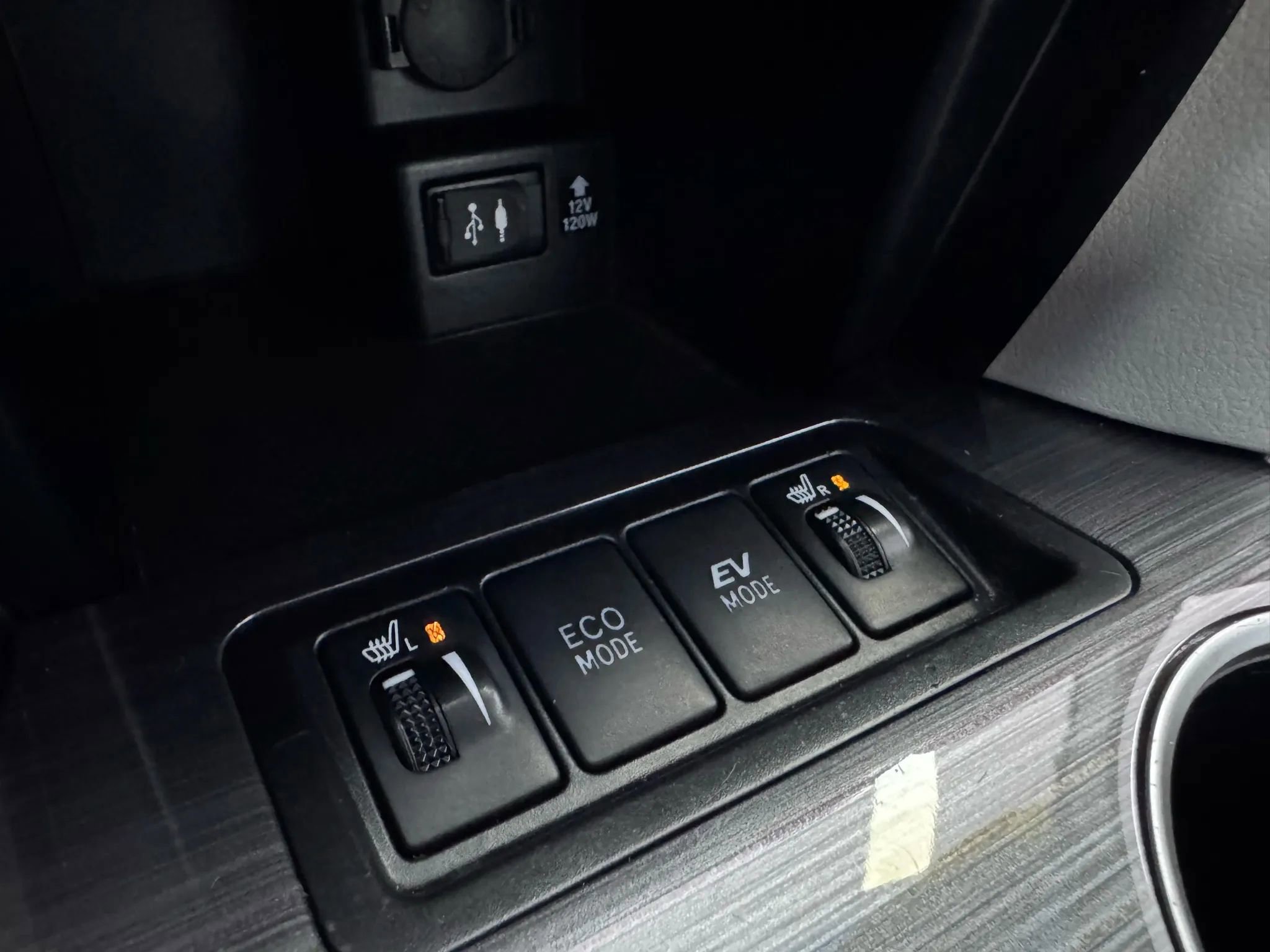 Used 2014 Toyota Camry XLE image 27