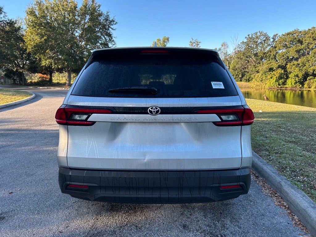 Certified 2025 Toyota Grand Highlander FWD image 4