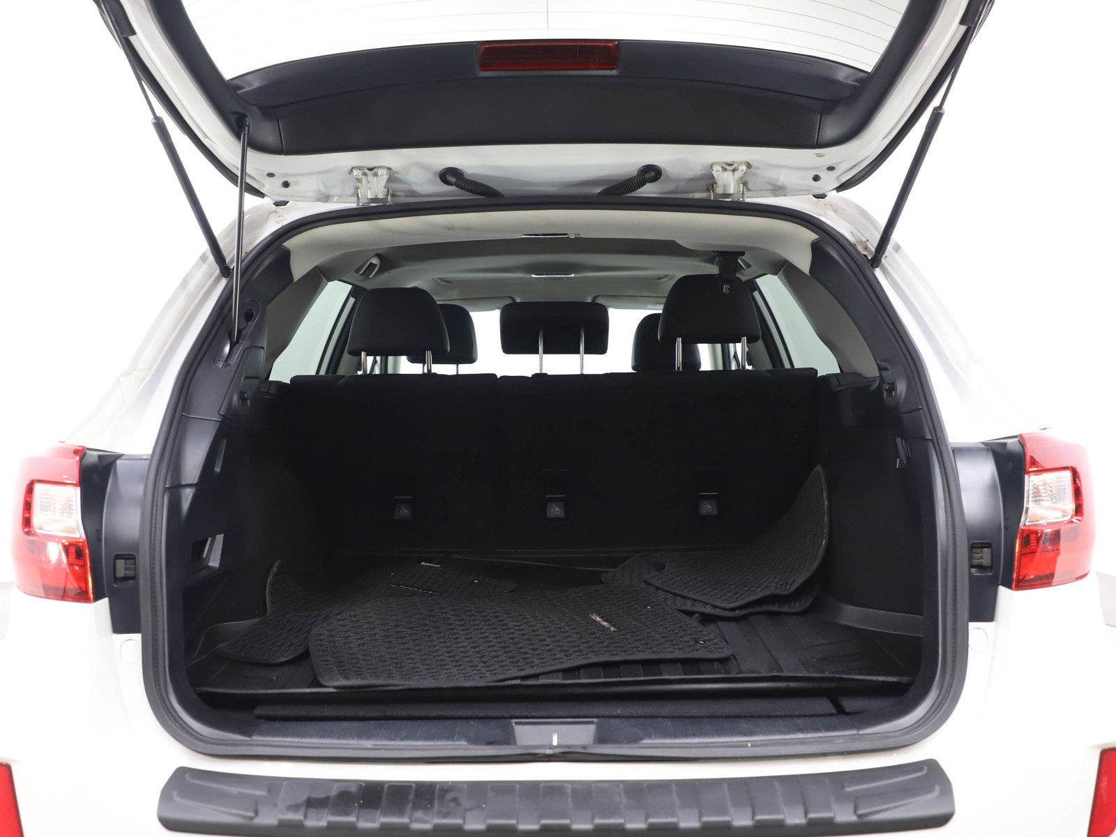 Used 2017 Subaru Outback 2.5i Limited image 16