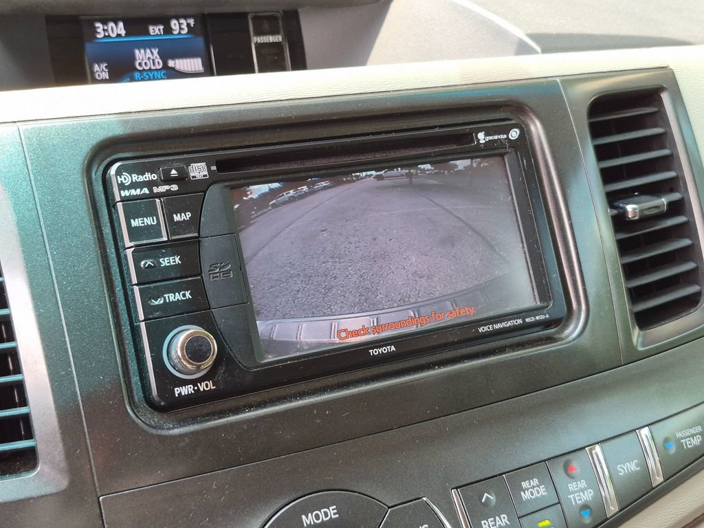 Used 2014 Toyota Sienna XLE FWD image 24