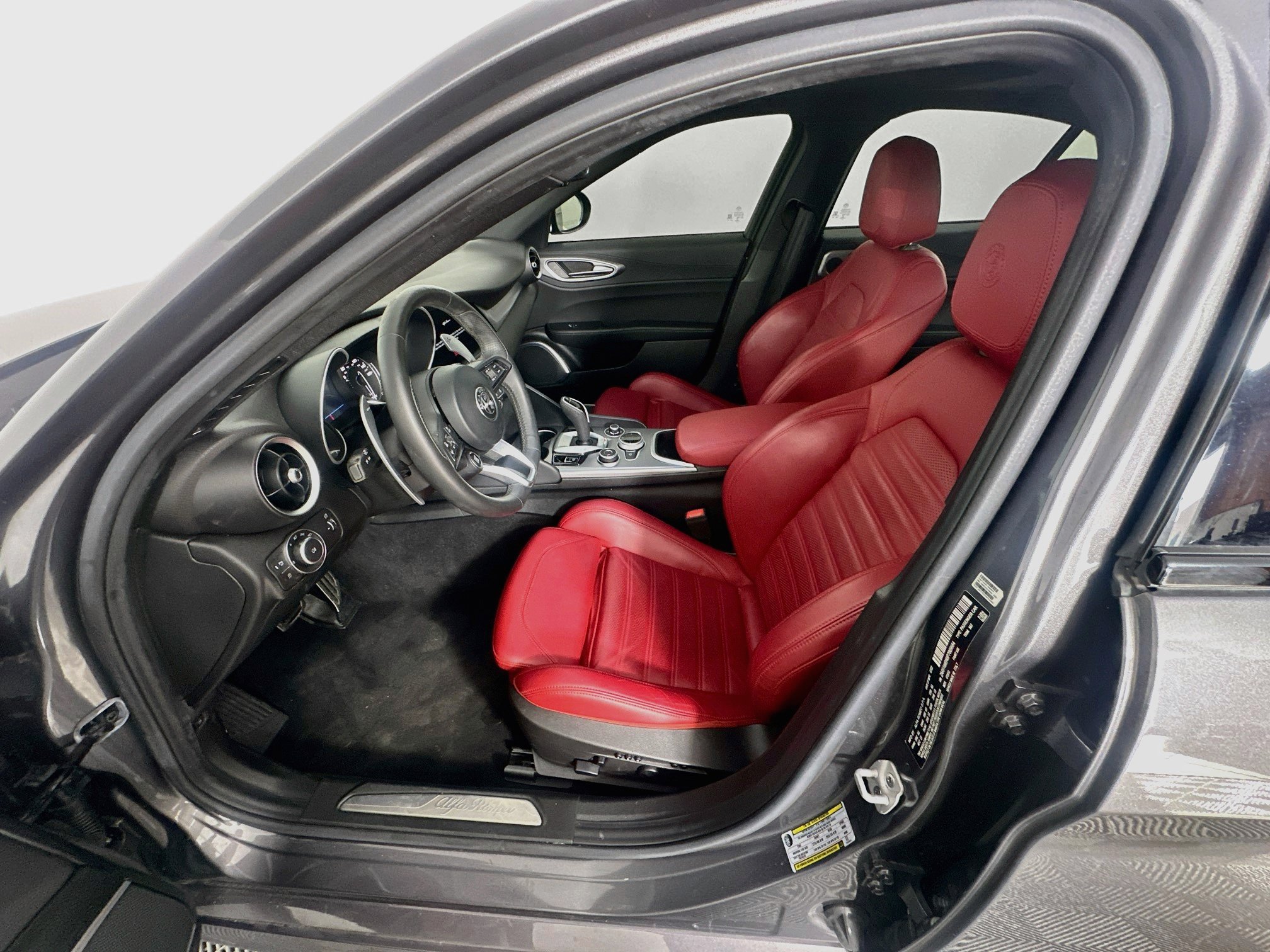 Used 2023 Alfa Romeo Giulia Veloce RWD image 13