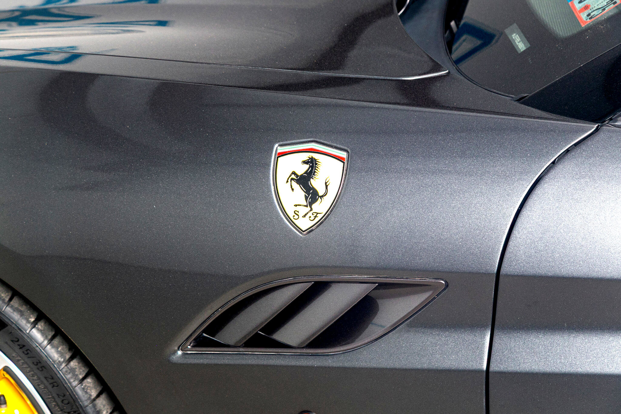 Used 2011 Ferrari California image 24