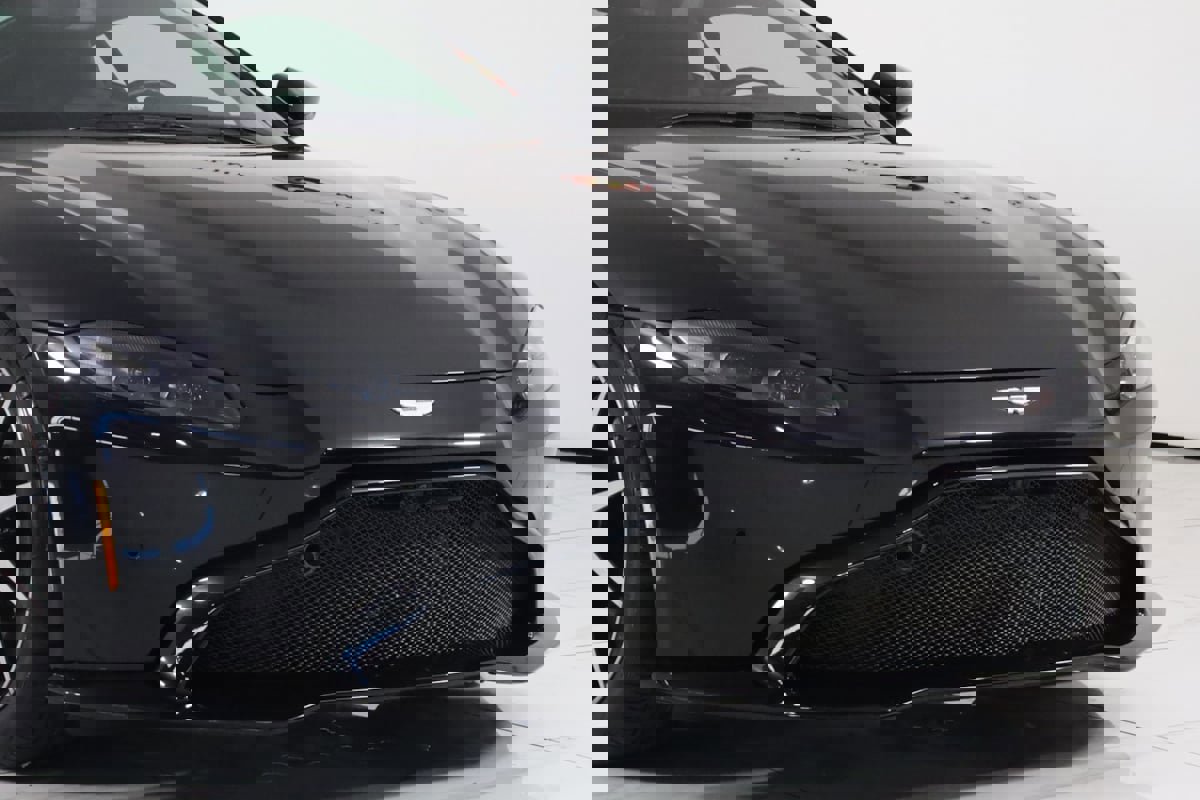 Used 2019 Aston Martin V8 Vantage Coupe image 32