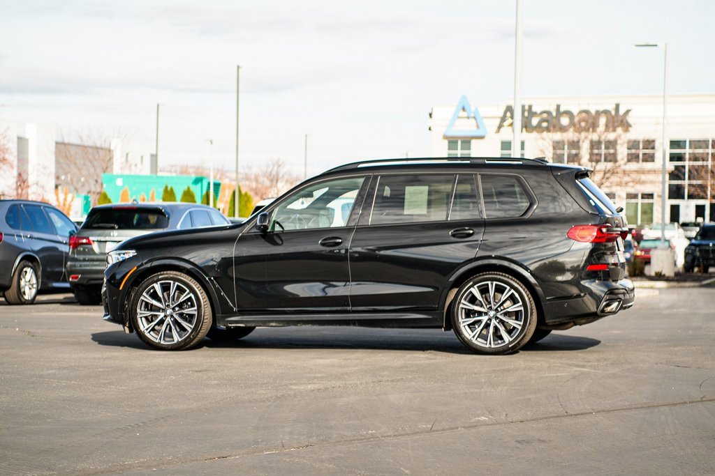 Used 2022 BMW X7 M50i image 7
