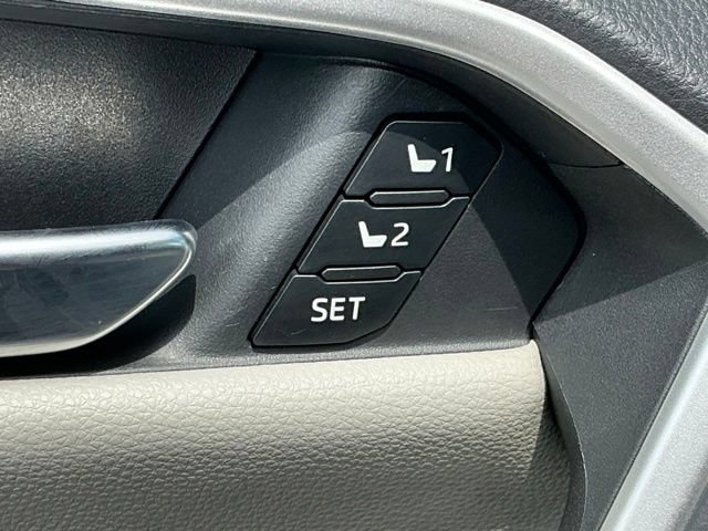 Used 2020 Toyota RAV4 Limited FWD image 15