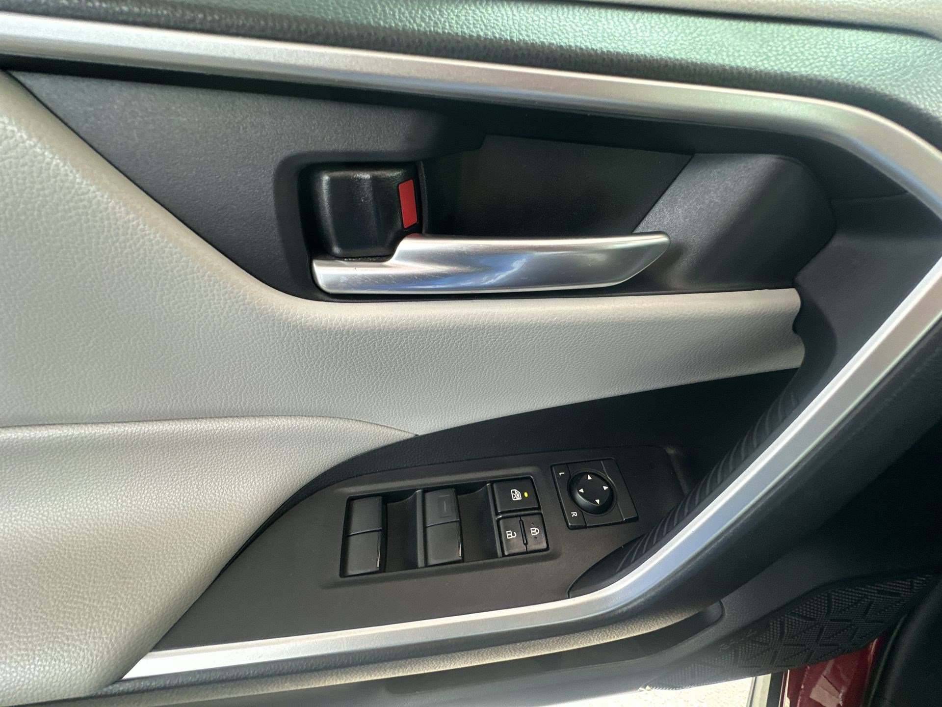 Used 2021 Toyota RAV4 XLE image 15
