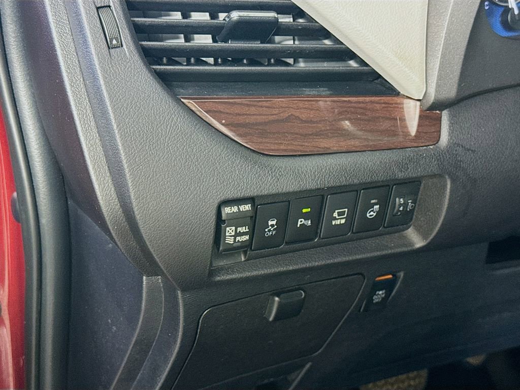 Used 2018 Toyota Sienna Limited Premium w/ Carpet Mat Package image 10