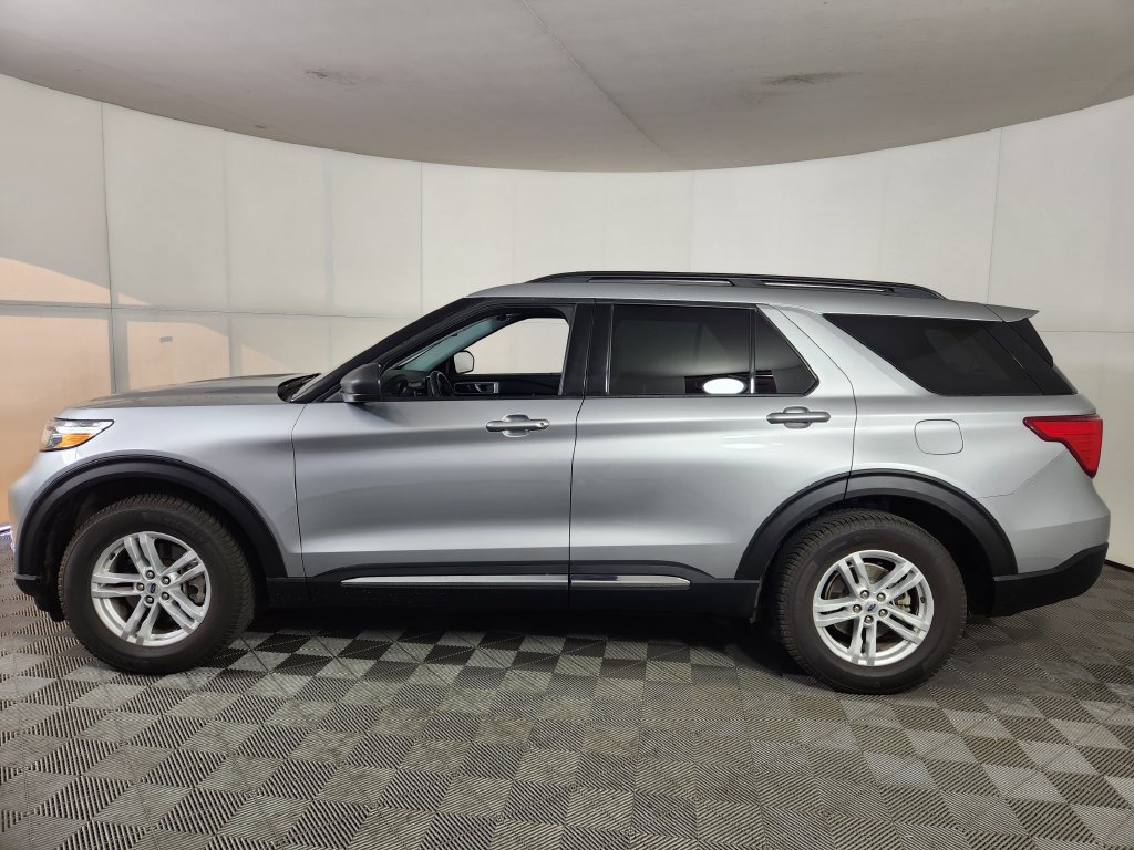 Used 2021 Ford Explorer XLT w/ Equipment Group 202A AWD/4WD image 4