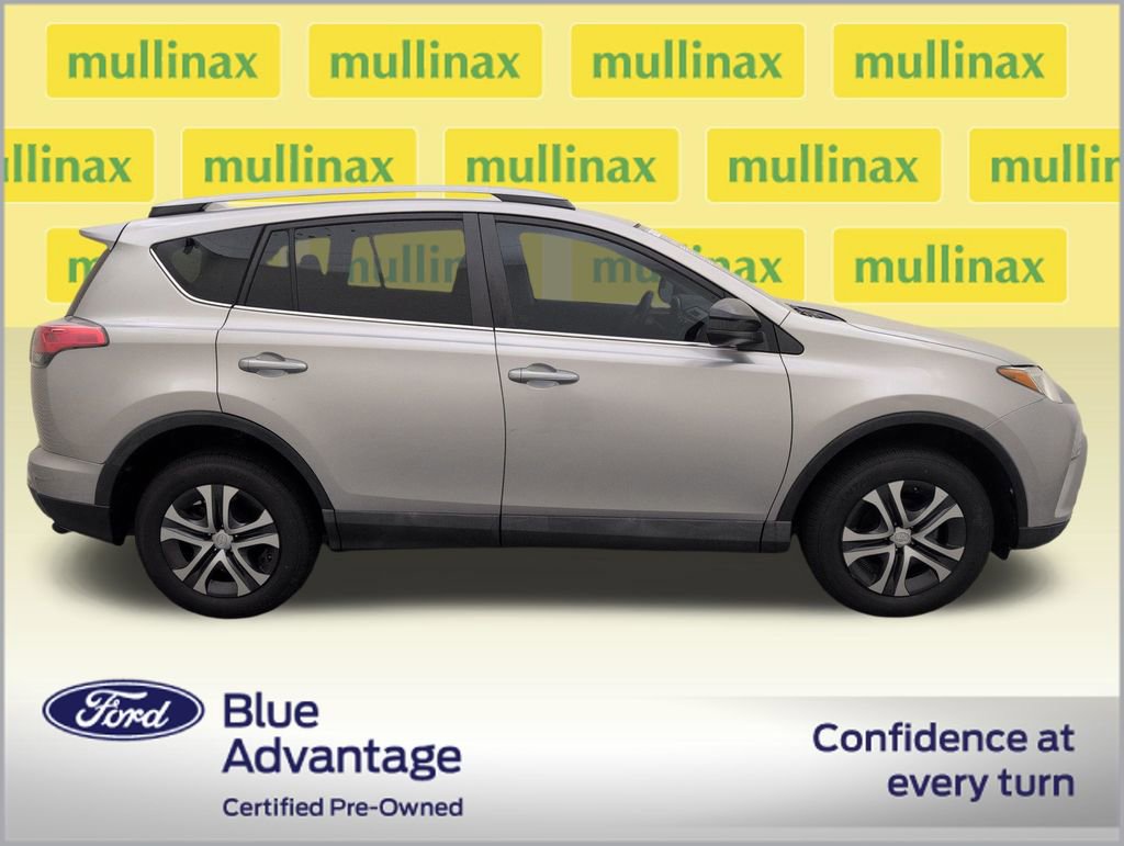 Used 2017 Toyota RAV4 LE FWD image 2