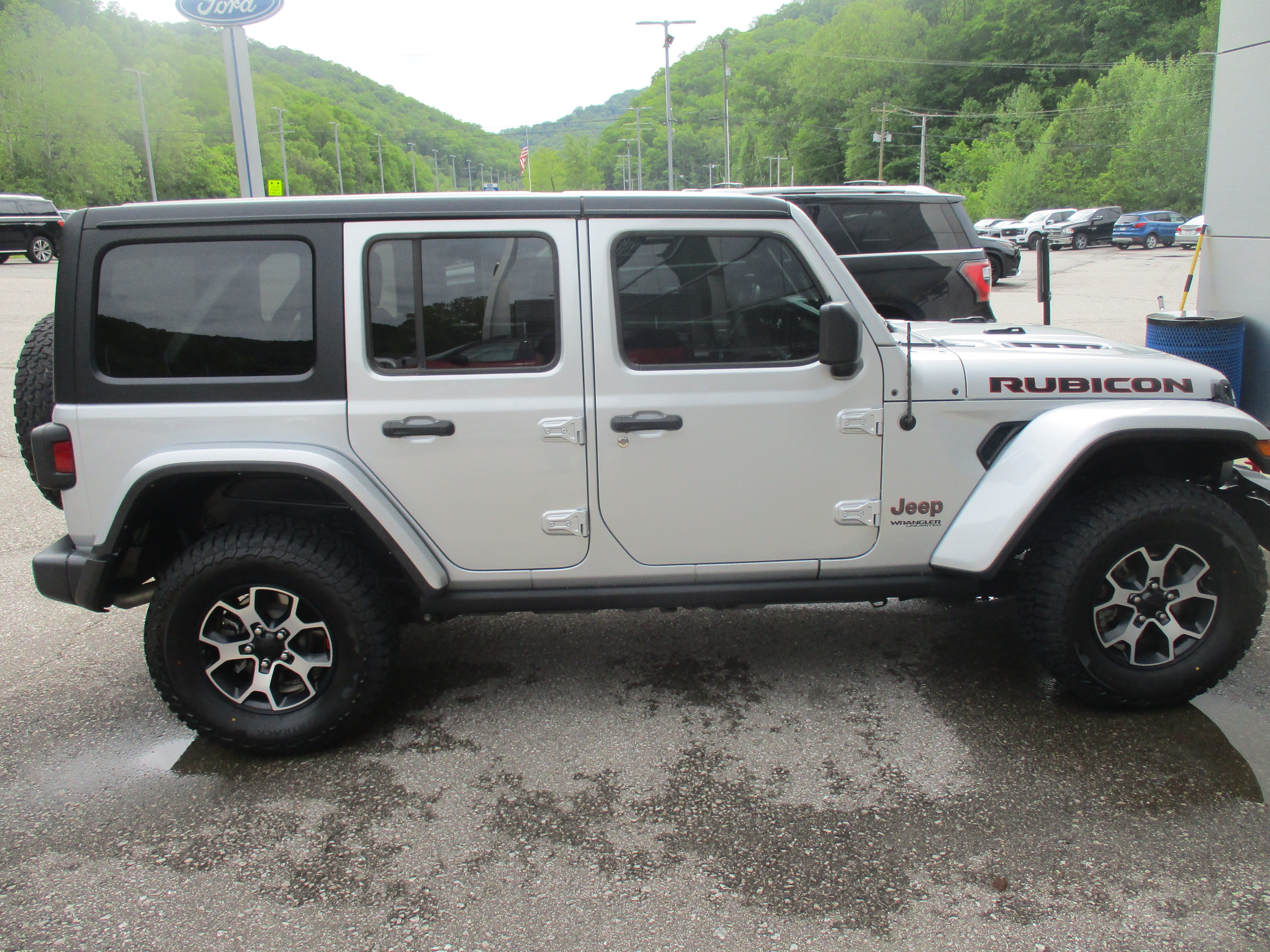 Used 2022 Jeep Wrangler Unlimited Rubicon AWD/4WD image 3