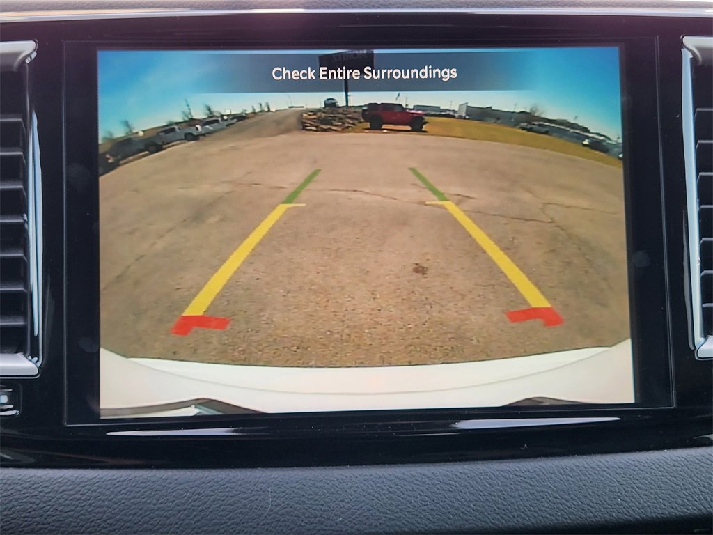 Used 2025 Chrysler Pacifica Select image 50