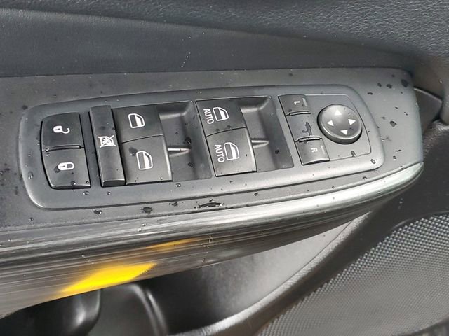 Used 2017 Jeep Cherokee Latitude w/ Cold Weather Group AWD/4WD image 16