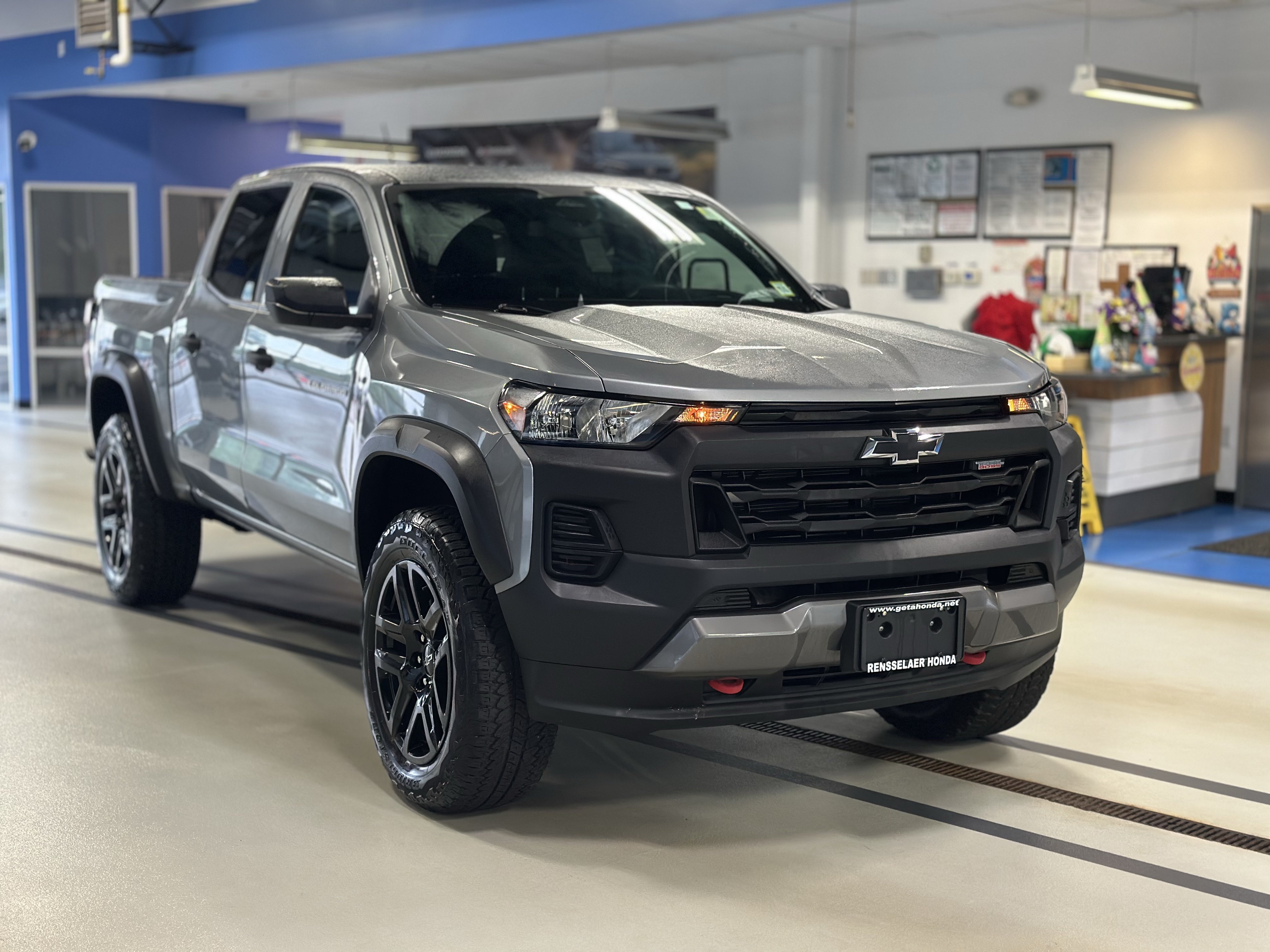 Used 2024 Chevrolet Colorado Trail Boss AWD/4WD image 4