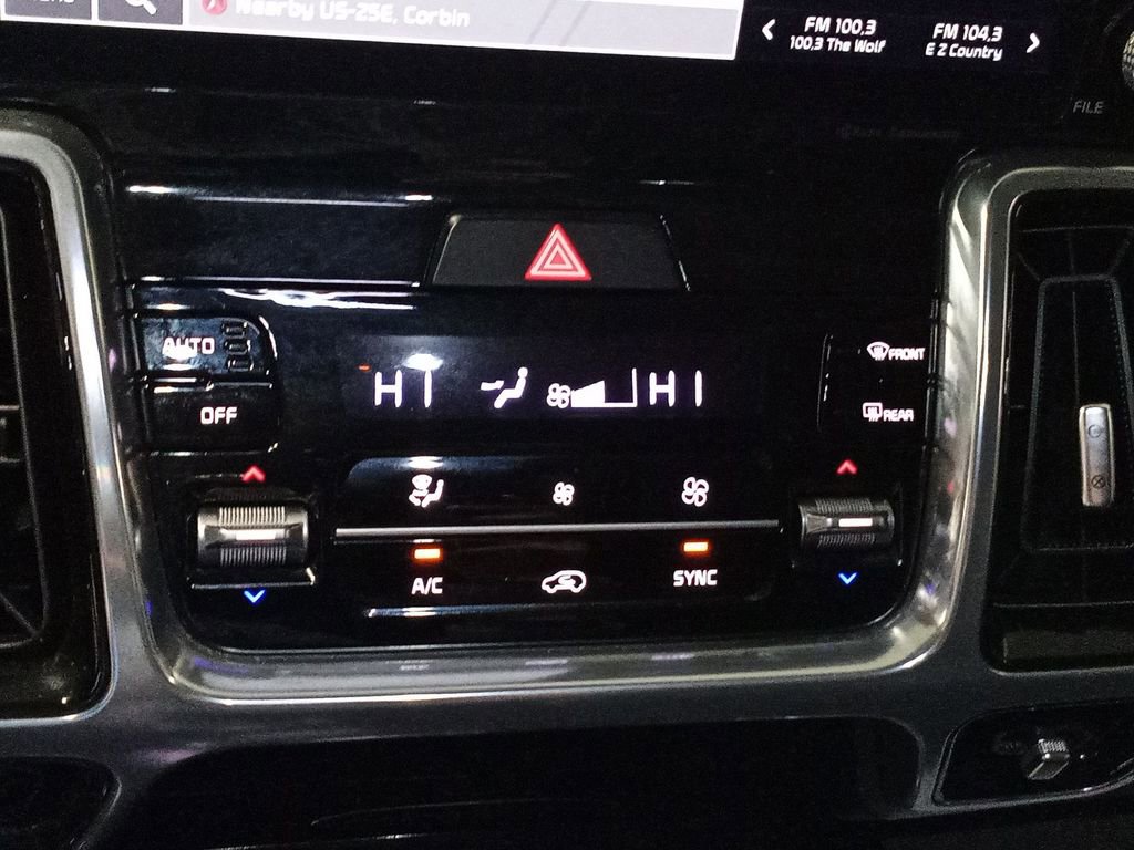 Used 2023 Kia Sorento SX image 19