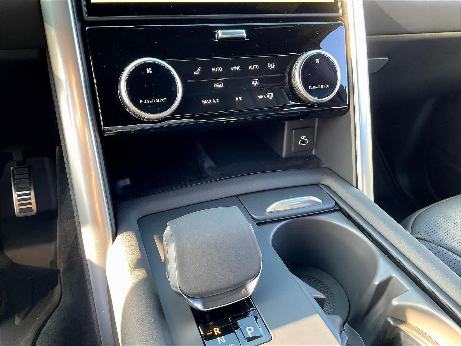New 2025 Land Rover Discovery Metropolitan Edition AWD/4WD image 21