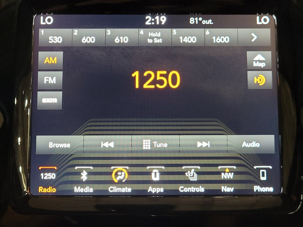 Used 2019 Jeep Cherokee Limited image 25