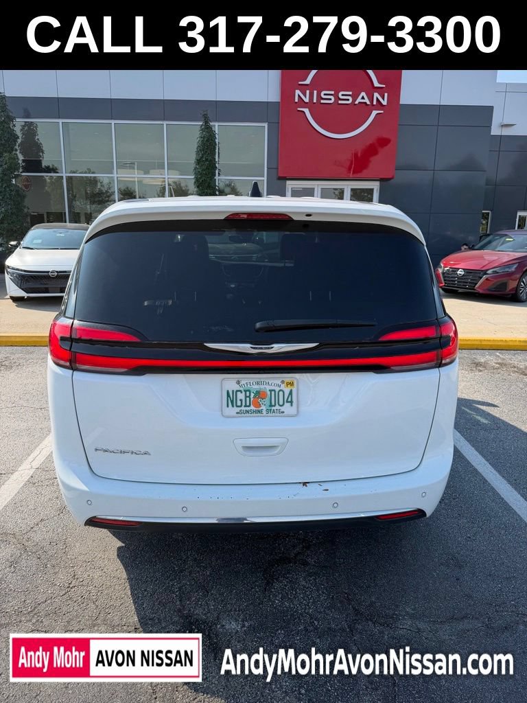 Used 2025 Chrysler Pacifica Select FWD image 5