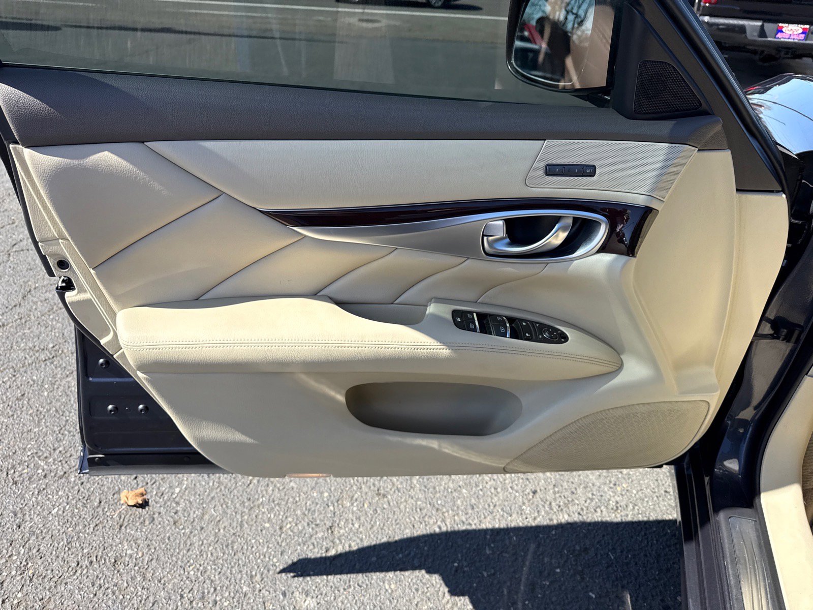 Used 2011 INFINITI M37 image 14