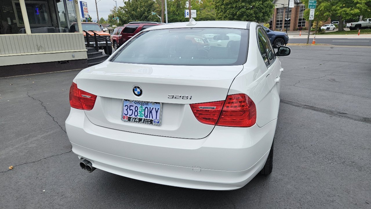 Used 2011 BMW 328i Sedan w/ Premium Pkg image 10