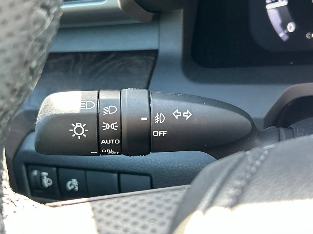 Used 2025 Toyota Tacoma Limited AWD/4WD image 26