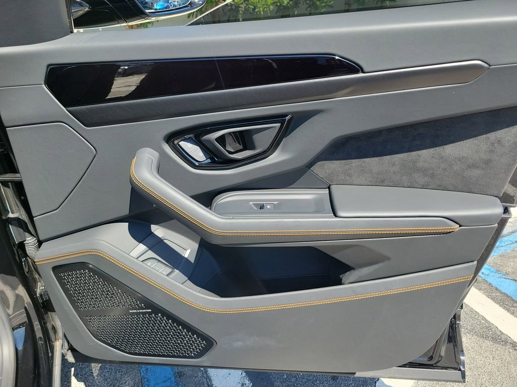 Used 2024 Lamborghini Urus S AWD/4WD image 11
