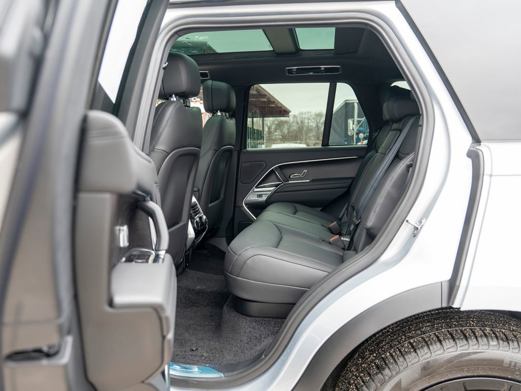 New 2025 Land Rover Range Rover SE image 21