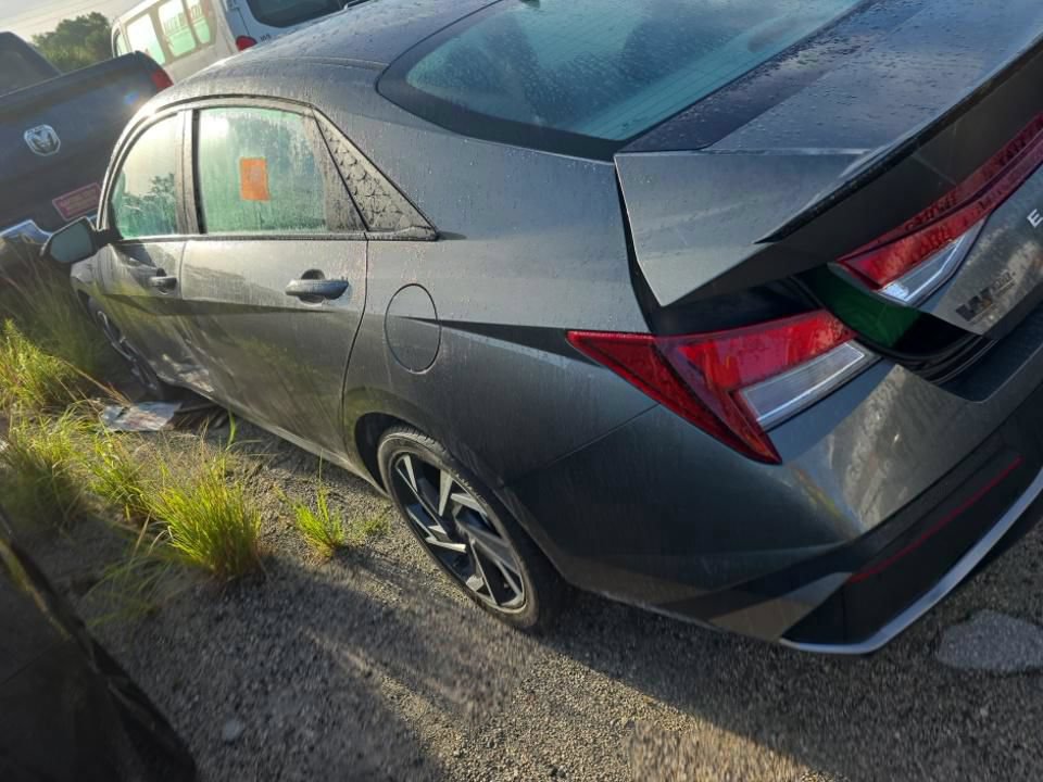 Used 2025 Hyundai Elantra Sport FWD image 2