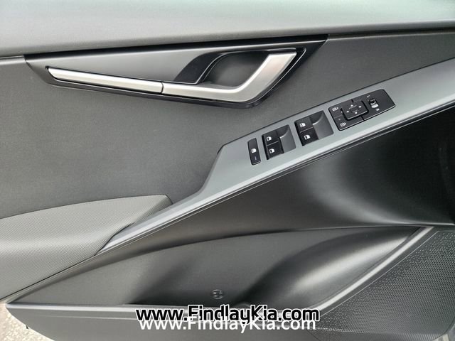 Certified 2025 Kia Niro LX image 21