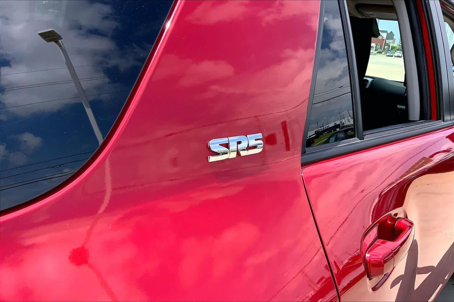 Used 2024 Toyota 4Runner SR5 AWD/4WD image 9