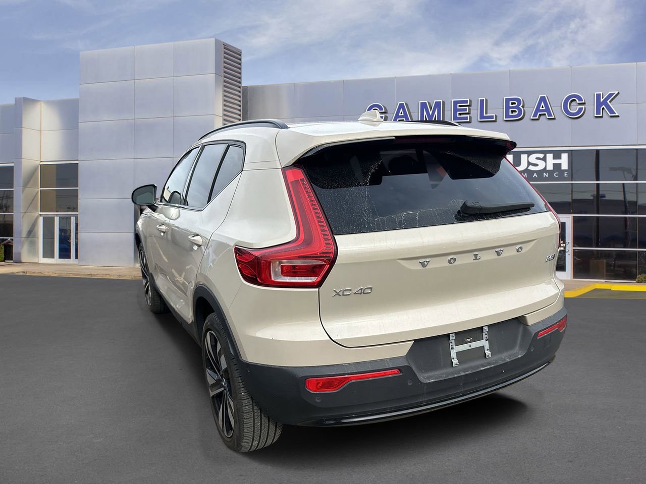 Used 2025 Volvo XC40 B5 Plus w/ Climate Package image 6