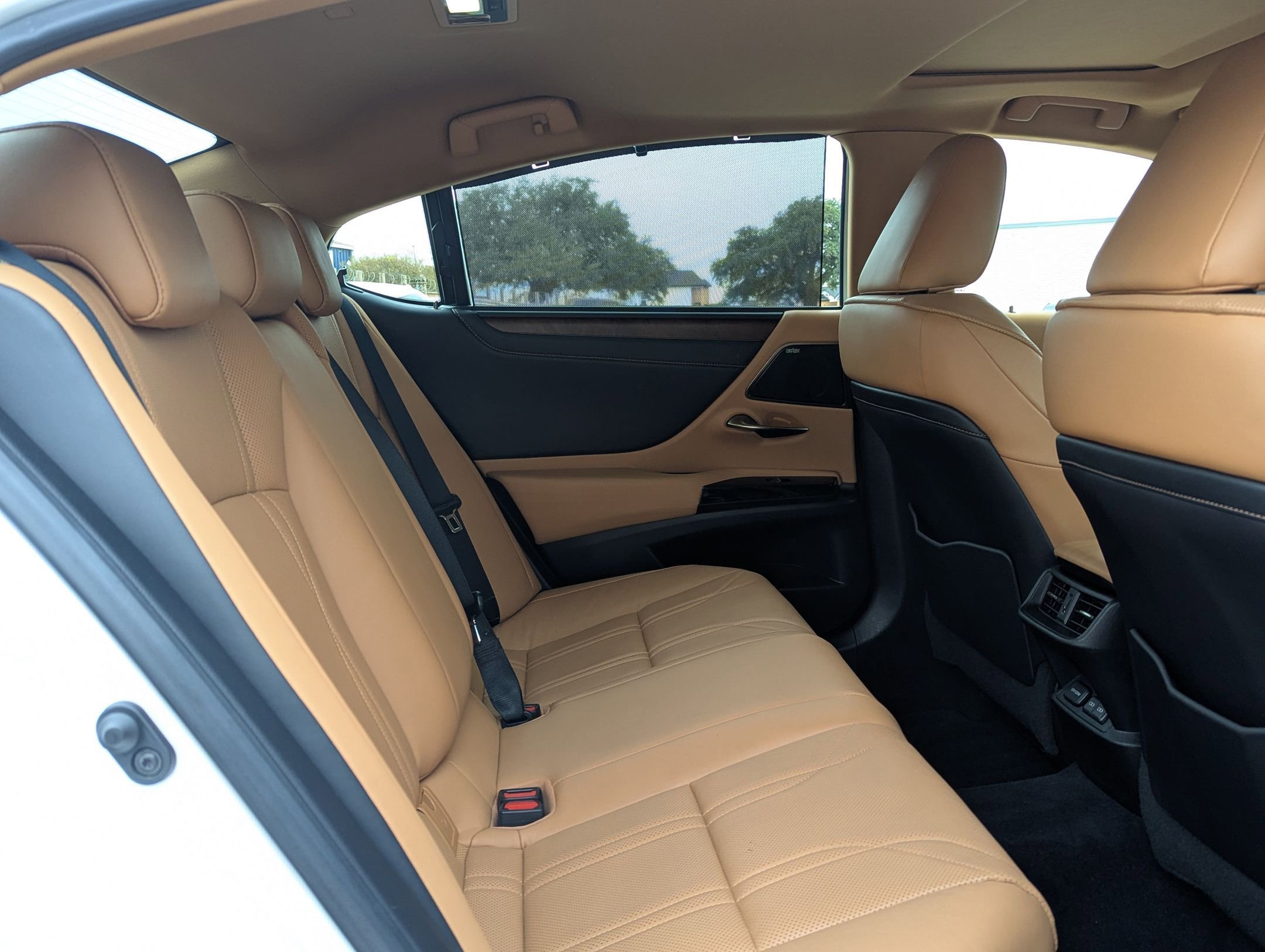 Used 2022 Lexus ES 300h Ultra Luxury image 25