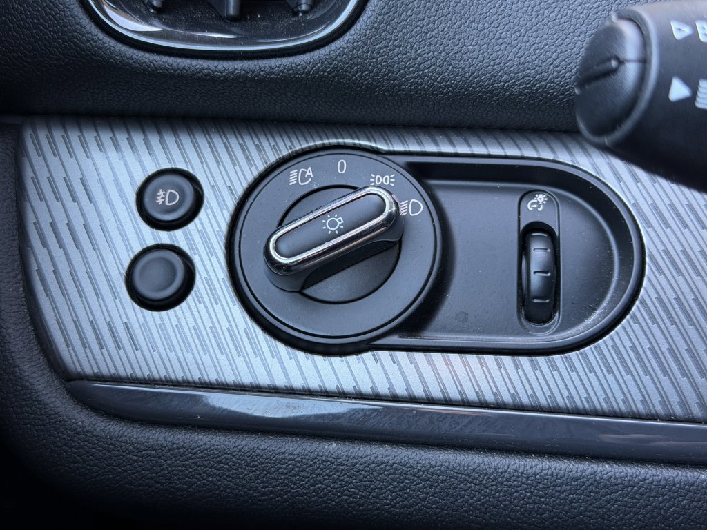 Used 2023 MINI Cooper Countryman SE w/ Storage Package image 27