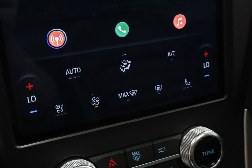 Certified 2024 Ford Edge SEL w/ Convenience Package AWD/4WD image 4