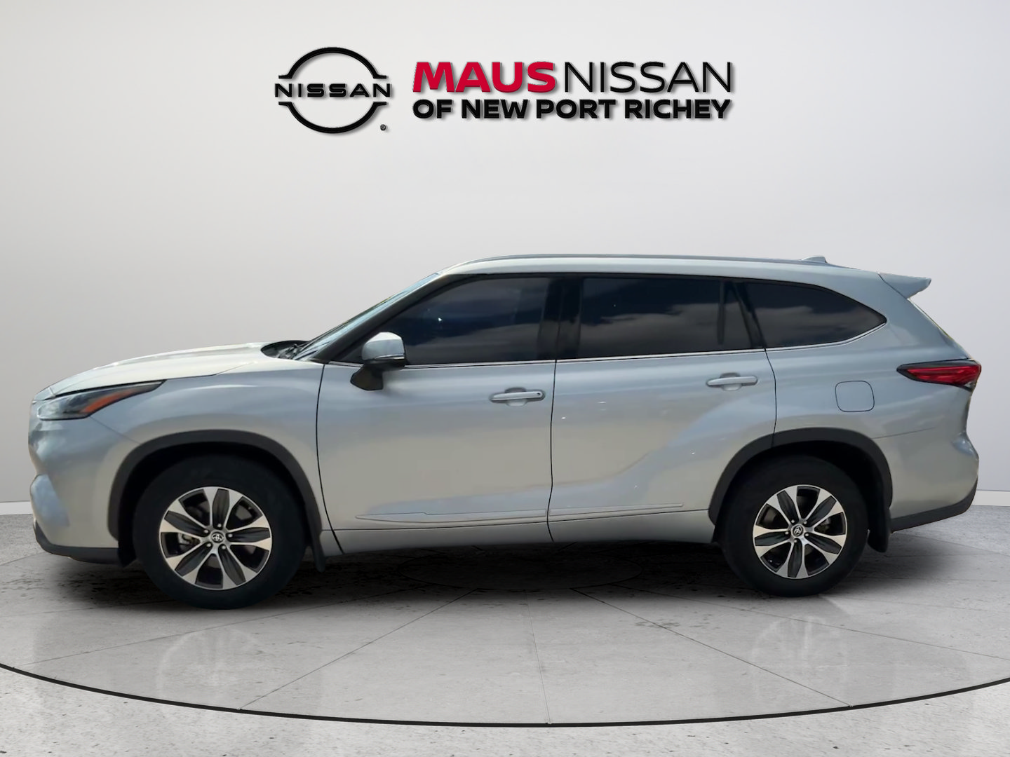 Used 2021 Toyota Highlander XLE AWD/4WD image 7