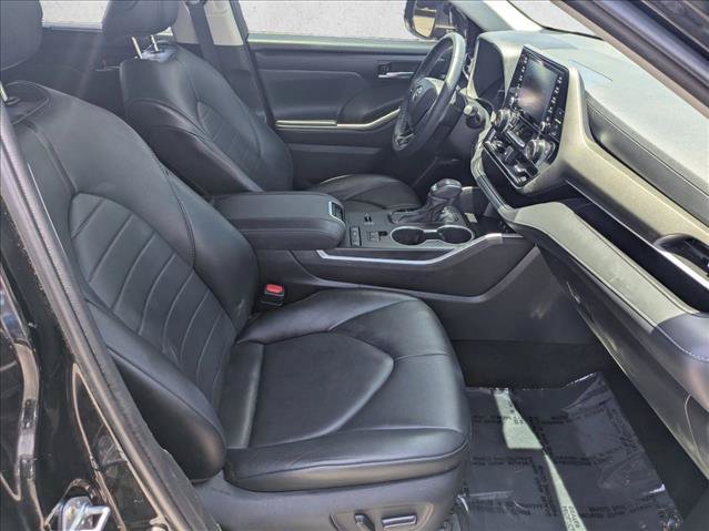 Used 2021 Toyota Highlander XLE FWD image 21