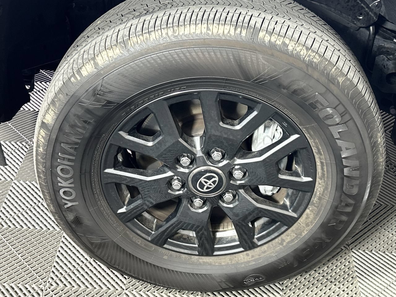 Used 2025 Toyota 4Runner SR5 AWD/4WD image 9