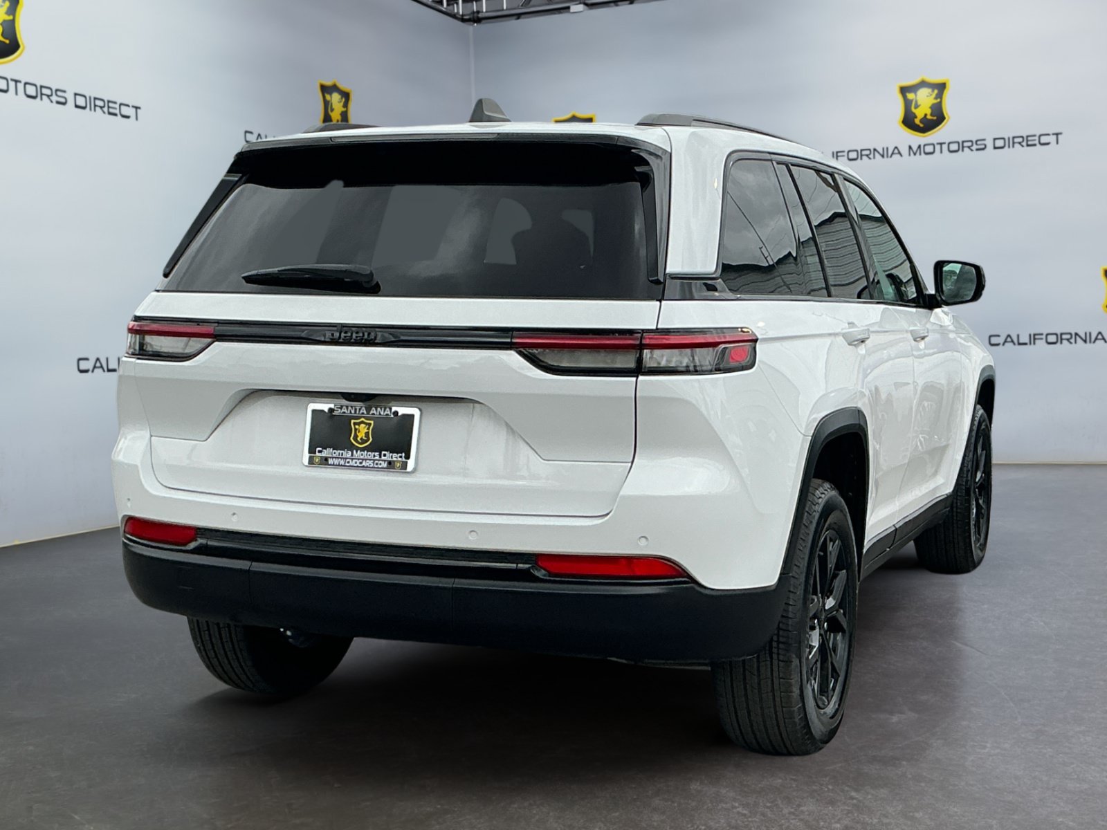 Used 2025 Jeep Grand Cherokee Altitude RWD image 5