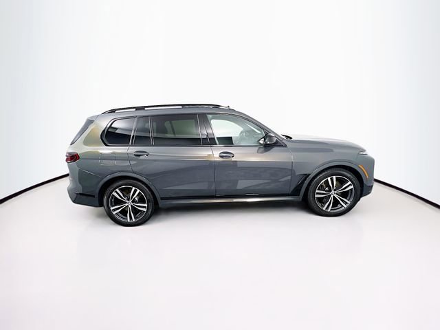 Used 2025 BMW X7 M60i image 7