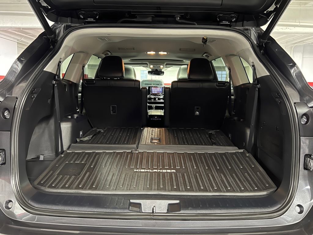 Certified 2022 Toyota Highlander XLE image 43