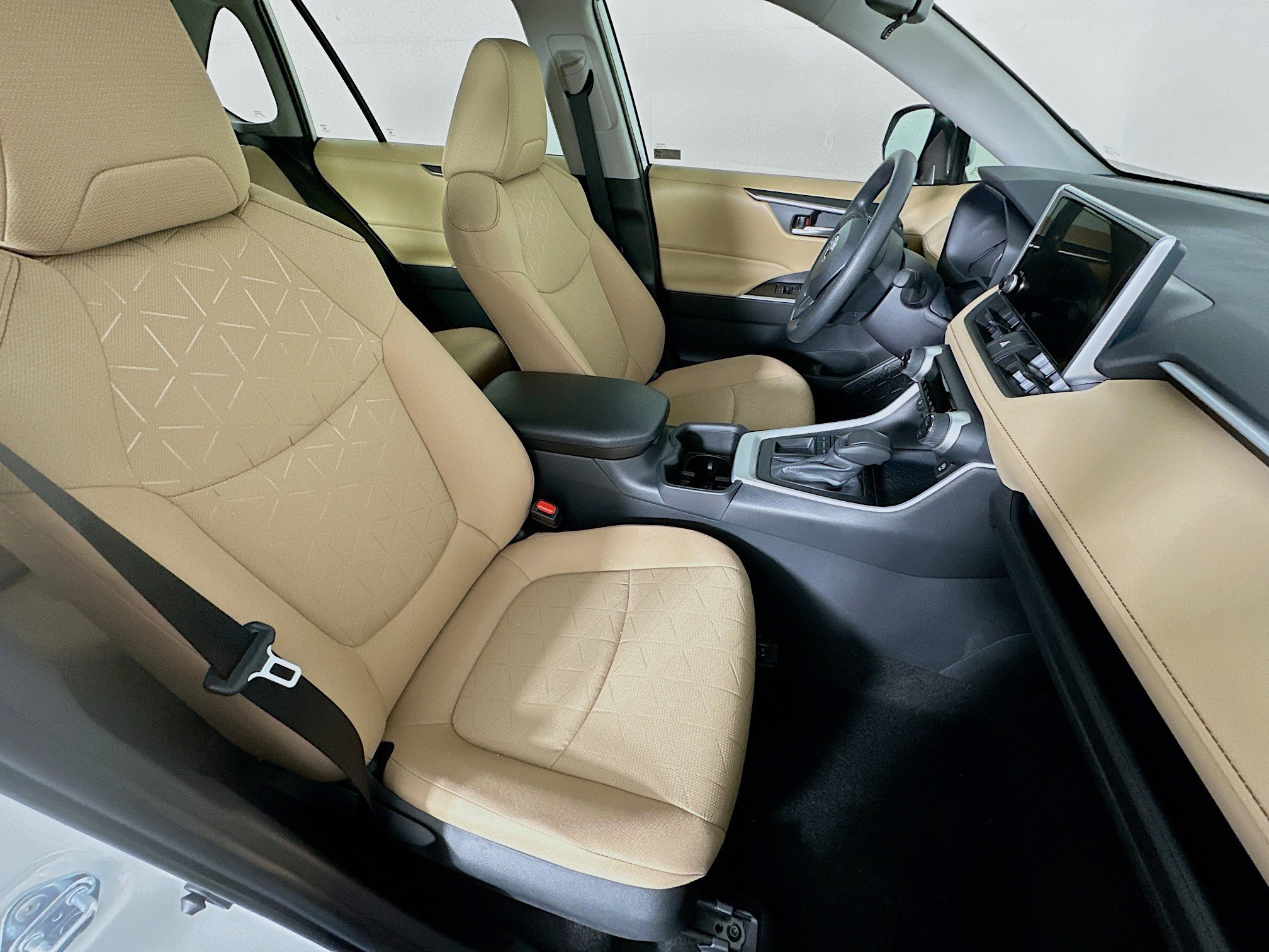 Used 2025 Toyota RAV4 XLE w/ Convenience Package image 33