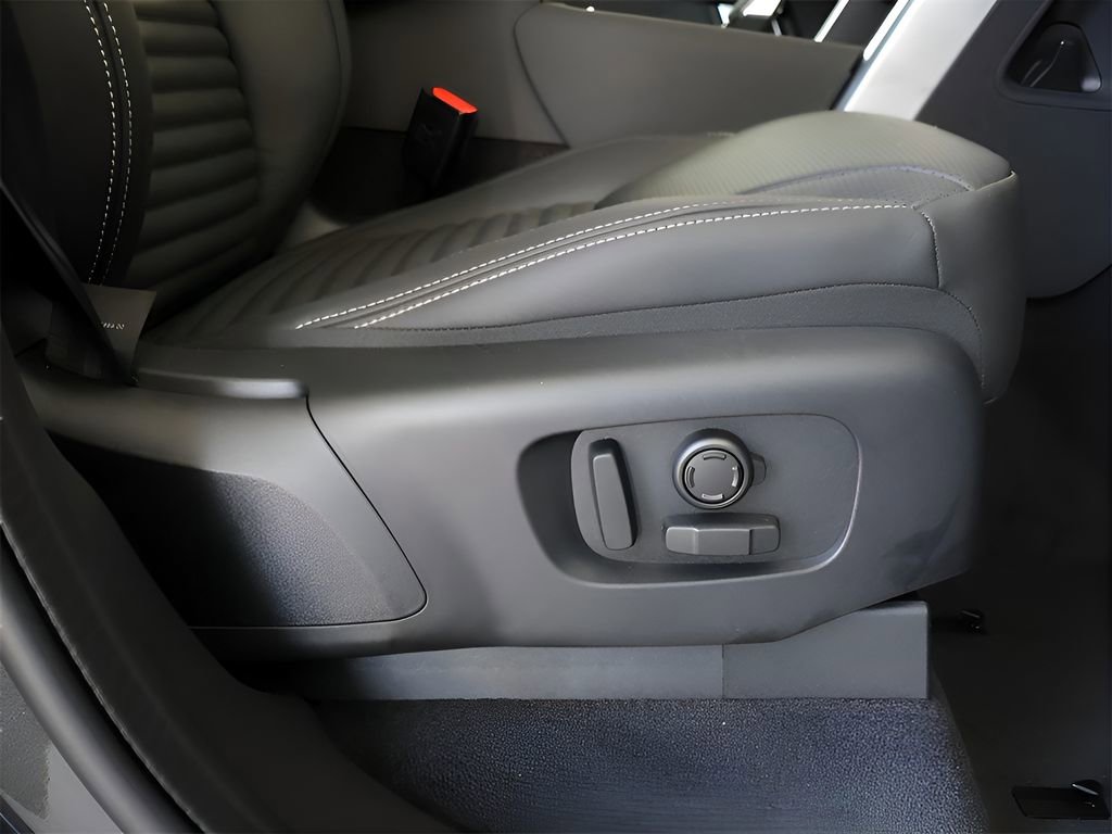New 2025 Land Rover Discovery Dynamic SE image 12