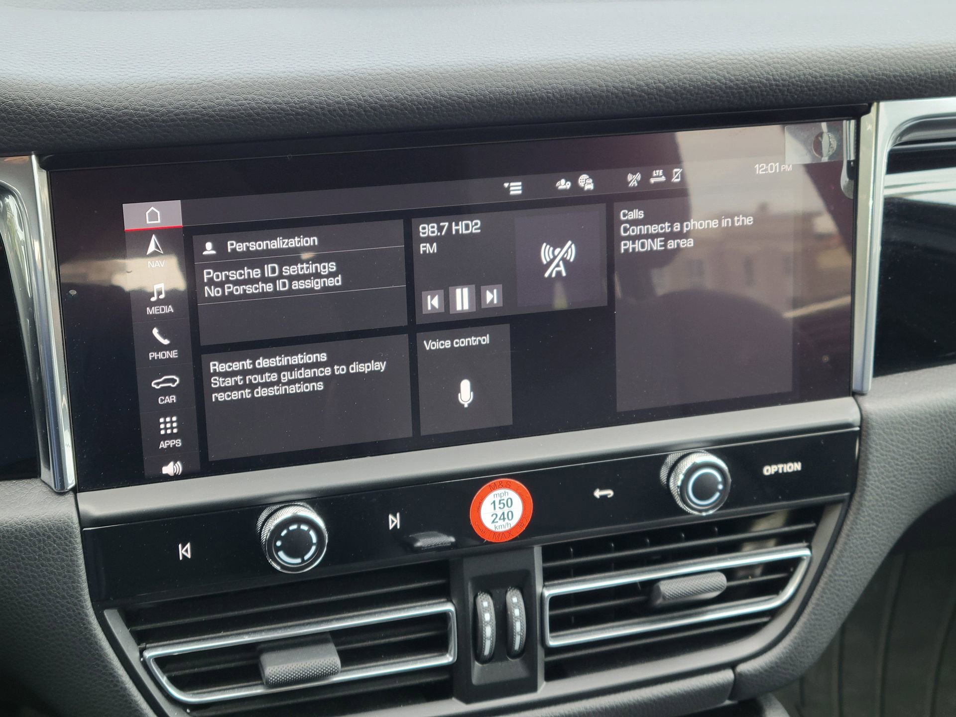 Used 2025 Porsche Macan image 15